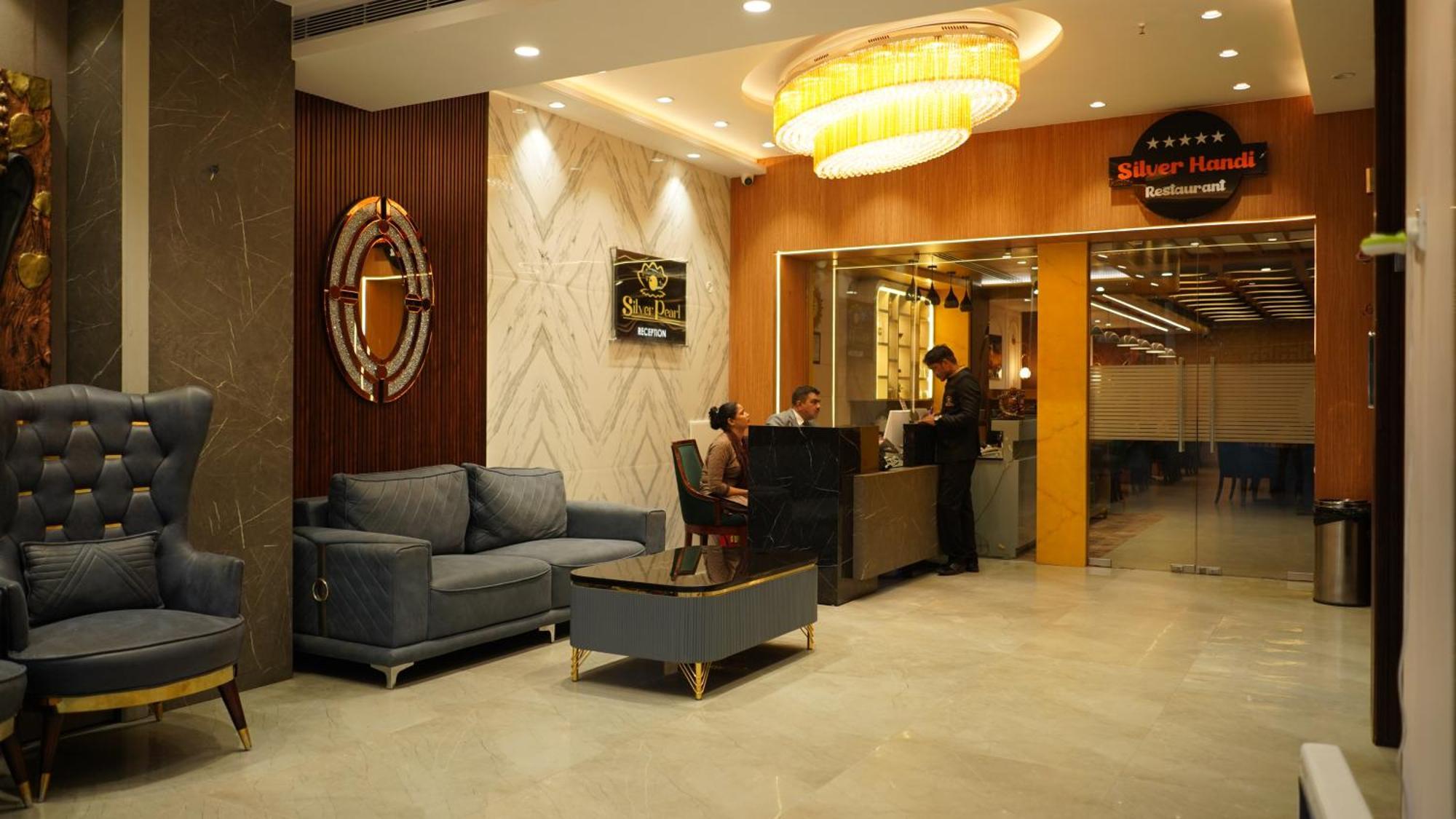 Hotel Silver Pearl Aligarh Exterior photo