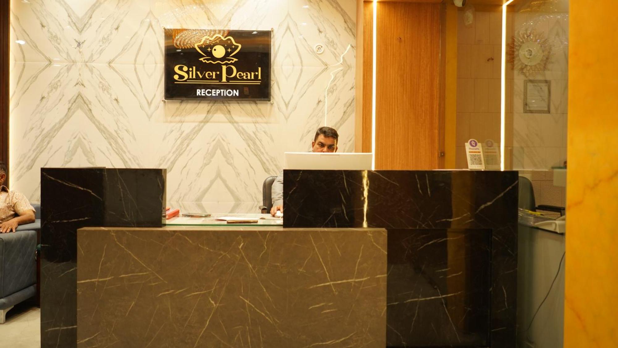 Hotel Silver Pearl Aligarh Exterior photo