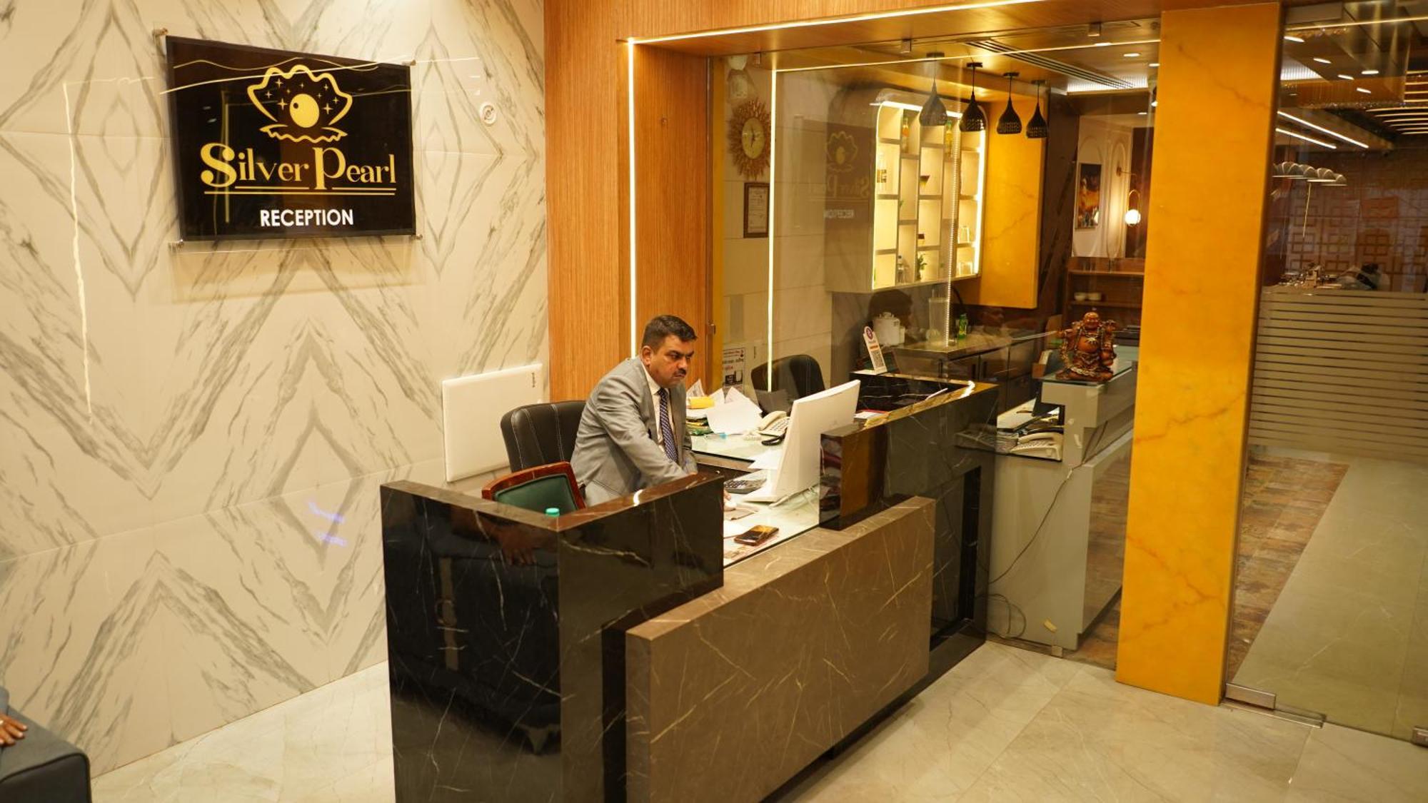 Hotel Silver Pearl Aligarh Exterior photo