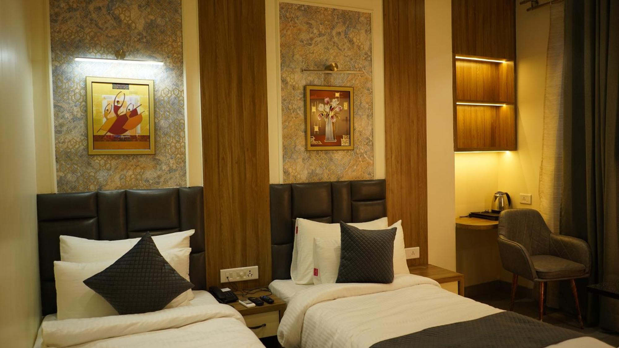 Hotel Silver Pearl Aligarh Exterior photo